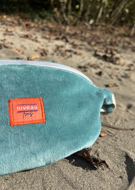 Banane Tchikita velours bleu ciel