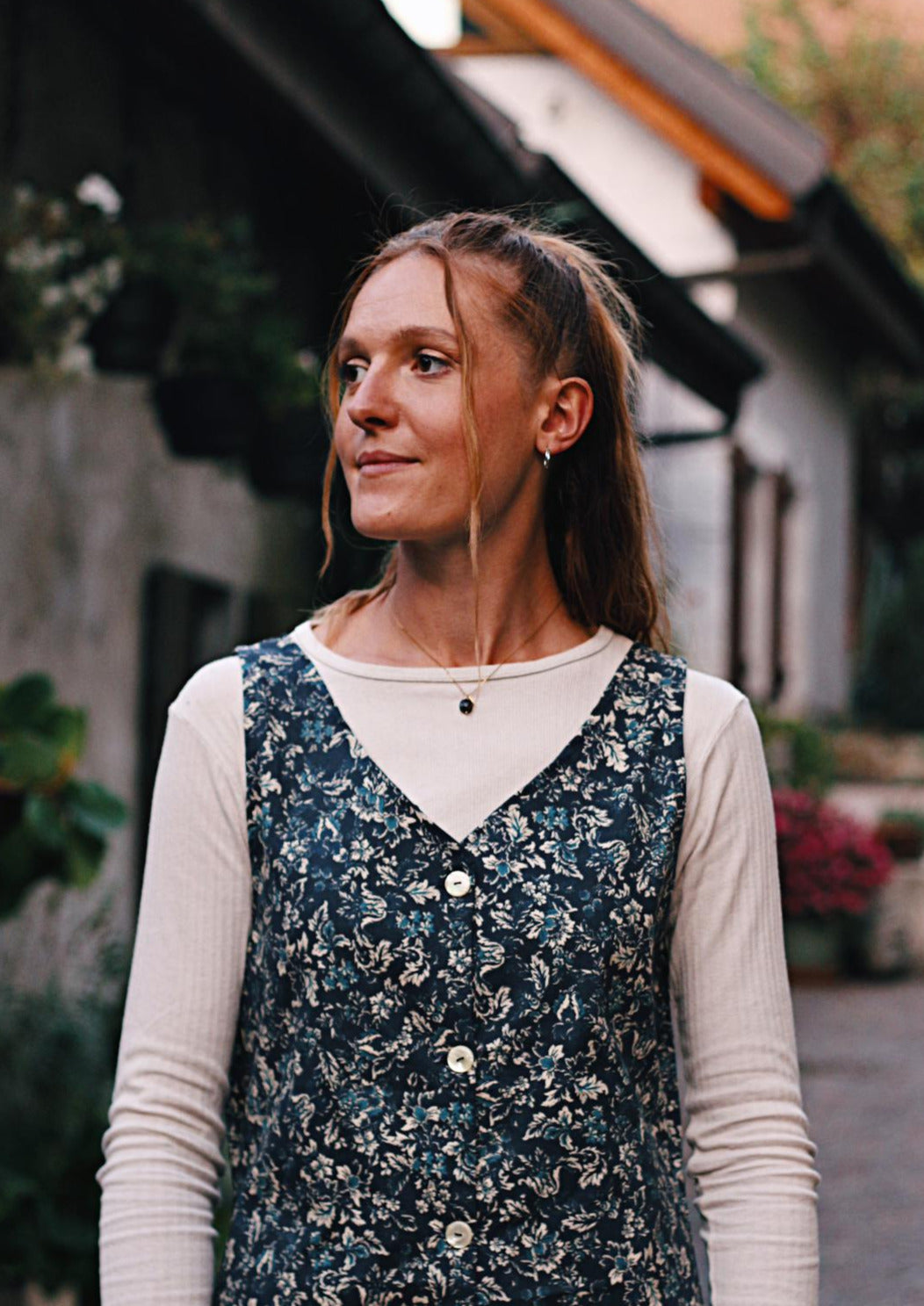 Robe salopette Nyssa denim fleuri - pièce unique