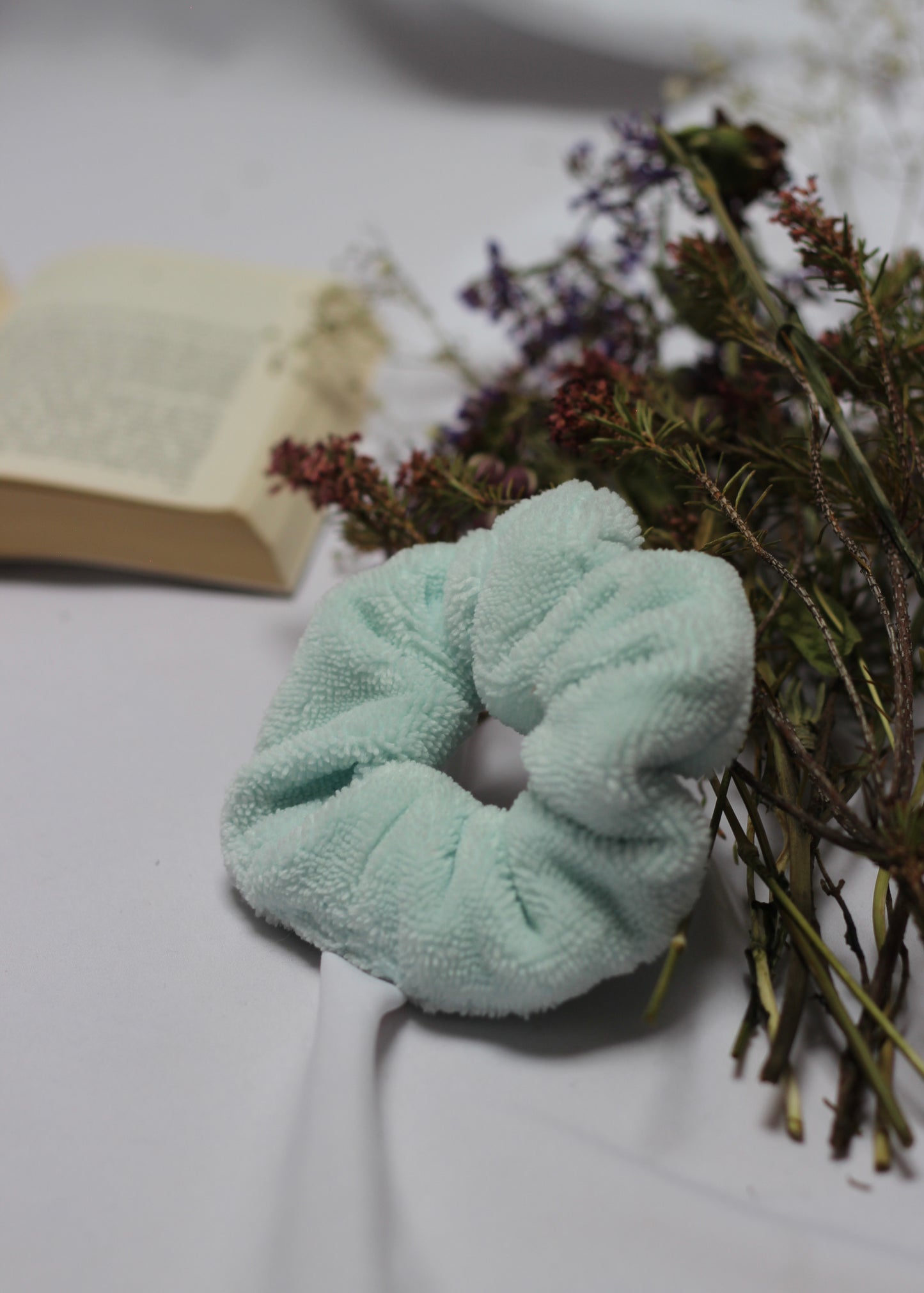 Chouchou scrunchie en éponge bambou bleu dragée
