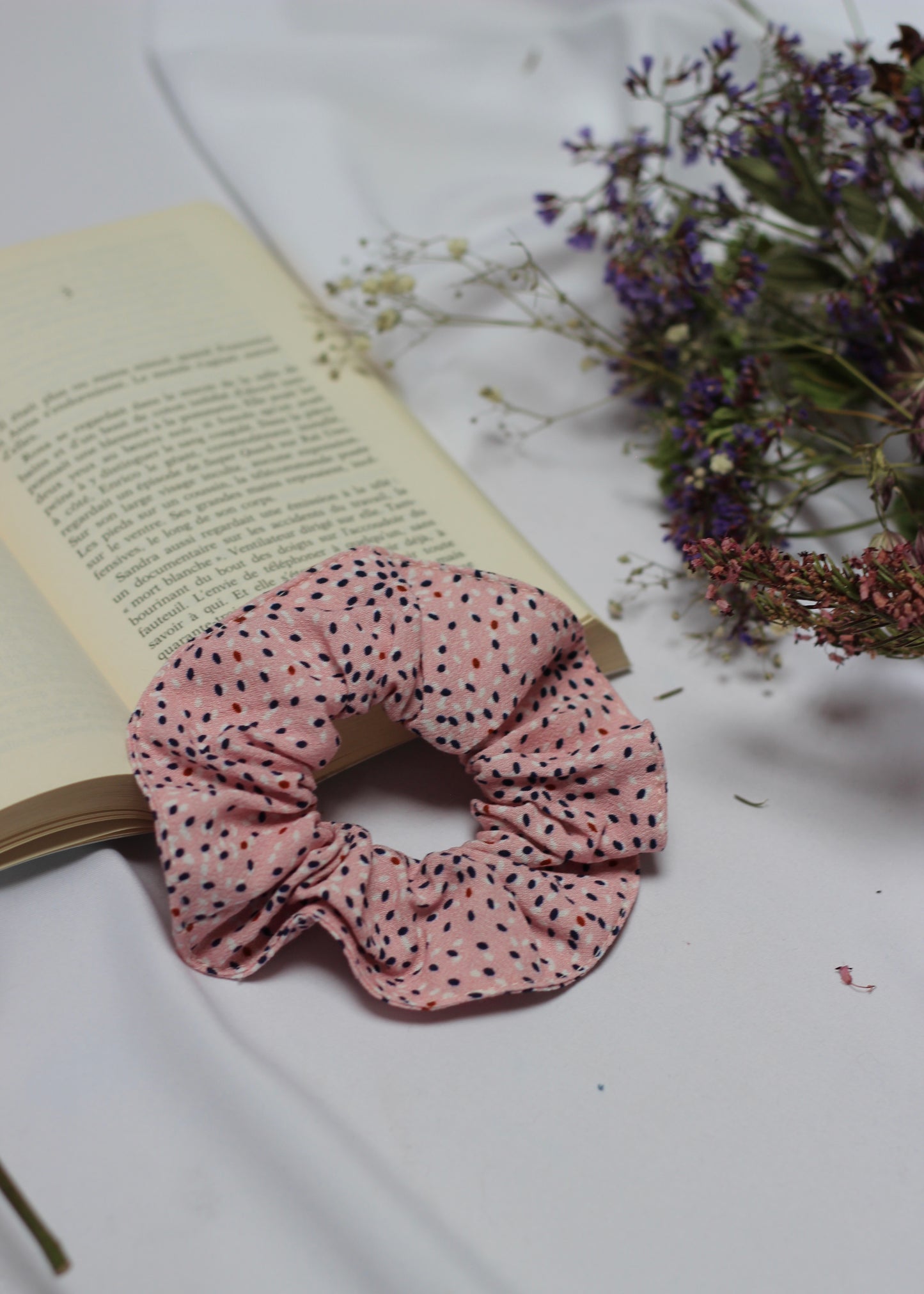 Chouchou scrunchie à motifs rose