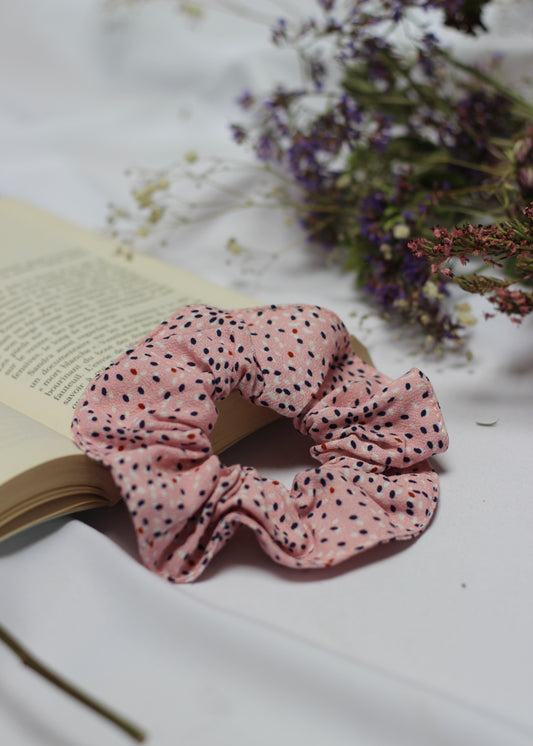 Chouchou scrunchie à motifs rose