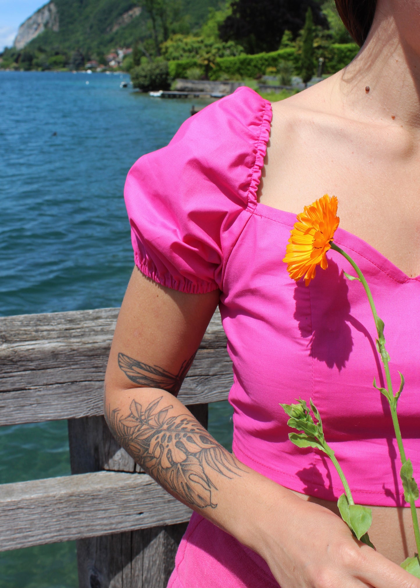 Haut corset fuchsia, zoom sur la manche