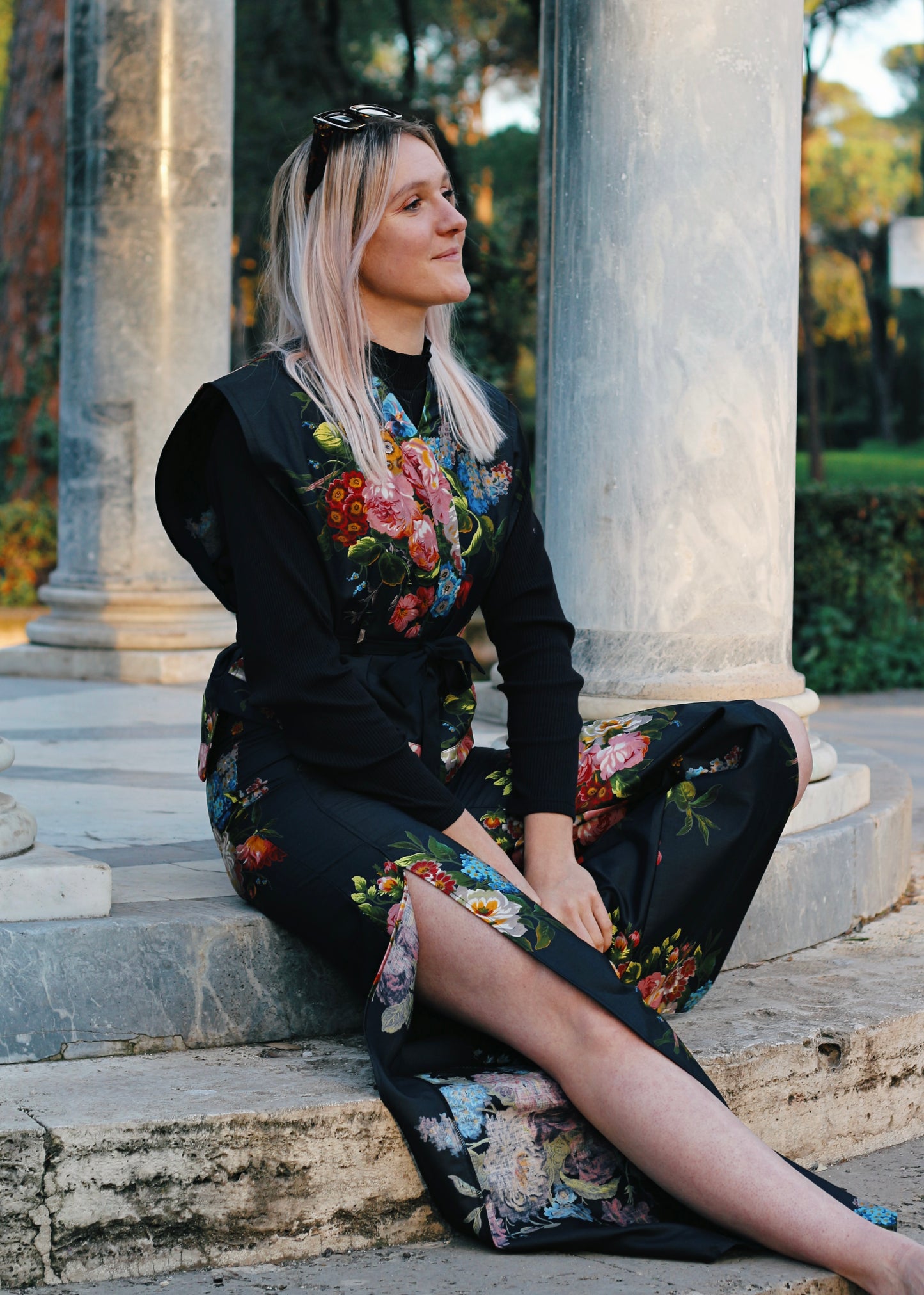 tenue fleurie, kimono épaules larges