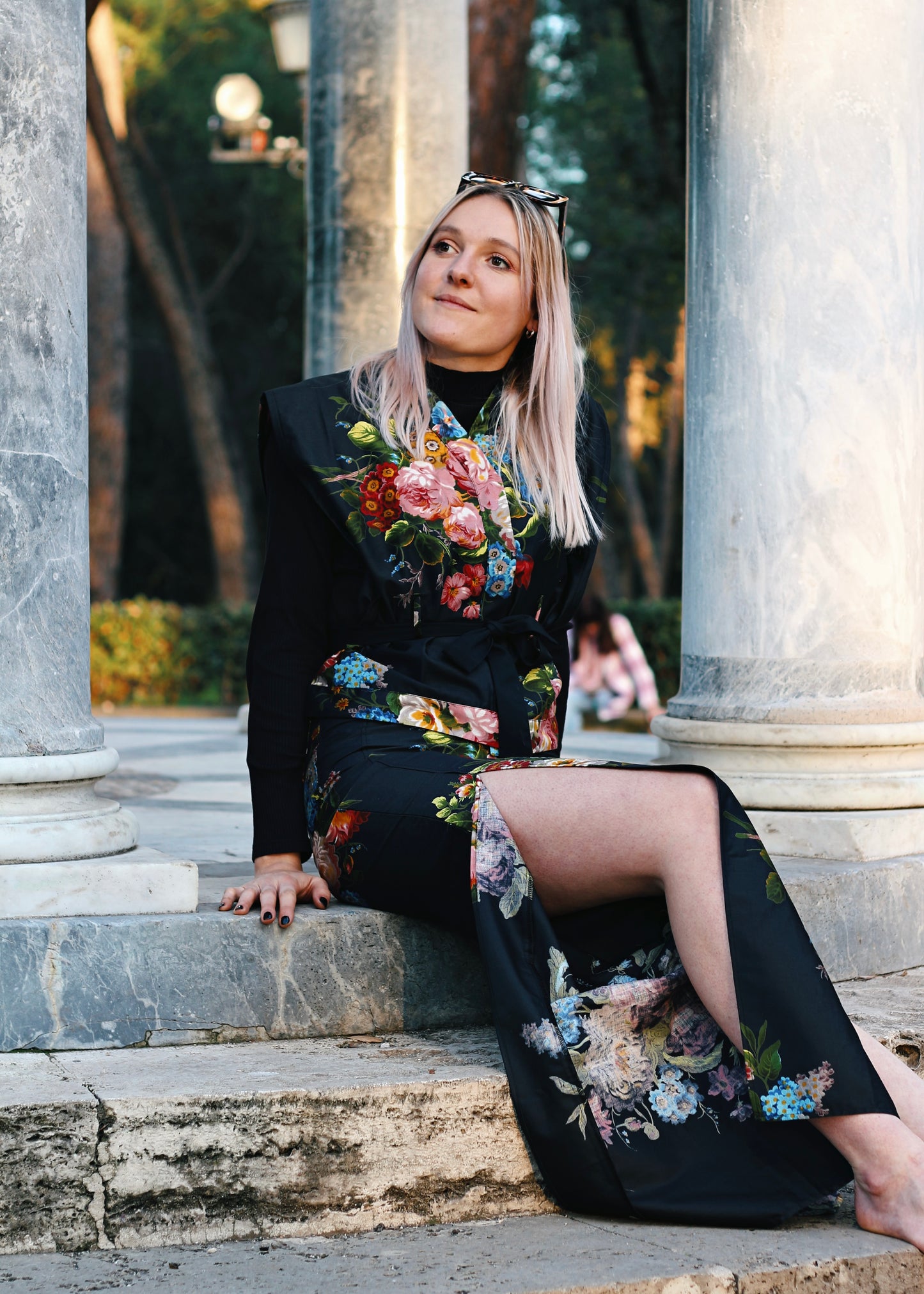 tenue fleurie, kimono ceinturé
