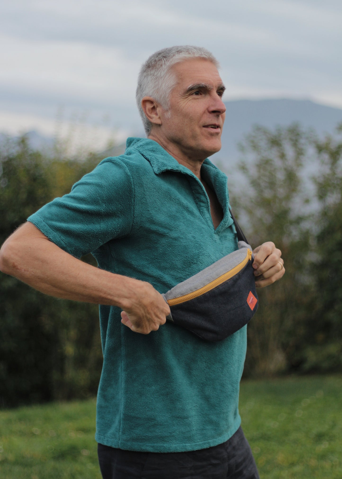 Polo en éponge, look avec banane