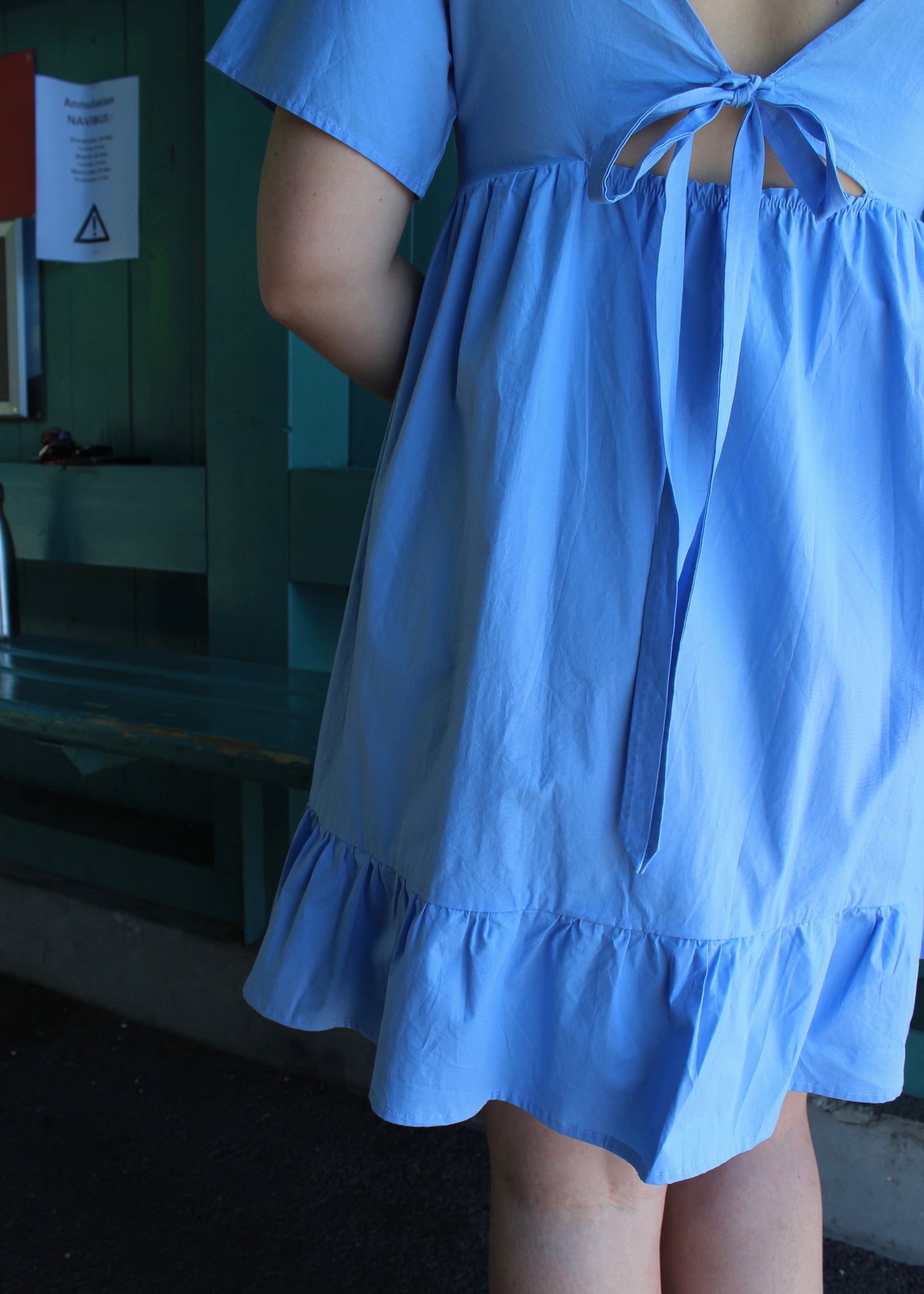 Robe bleu, vue de dos, fronces en bas