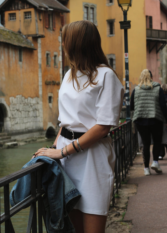 Robe en jersey blanche, vue de 3/4