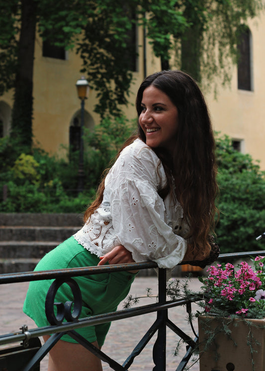 Short vert, vue de côté sur les poches