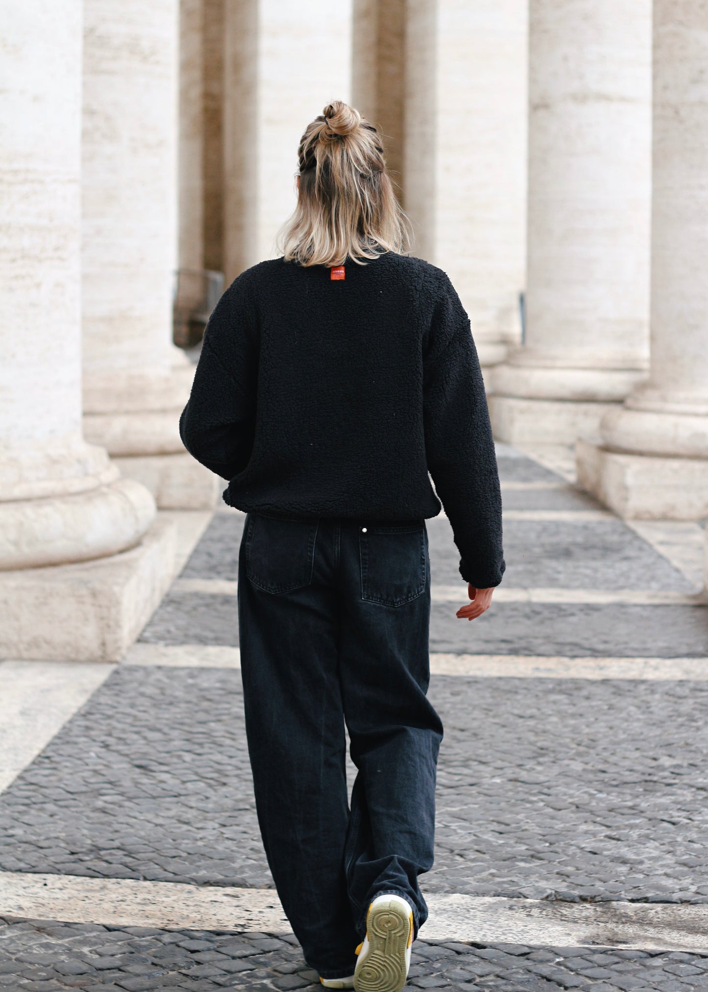 Sweat en Sherpa noir, vue d'ensemble de dos
