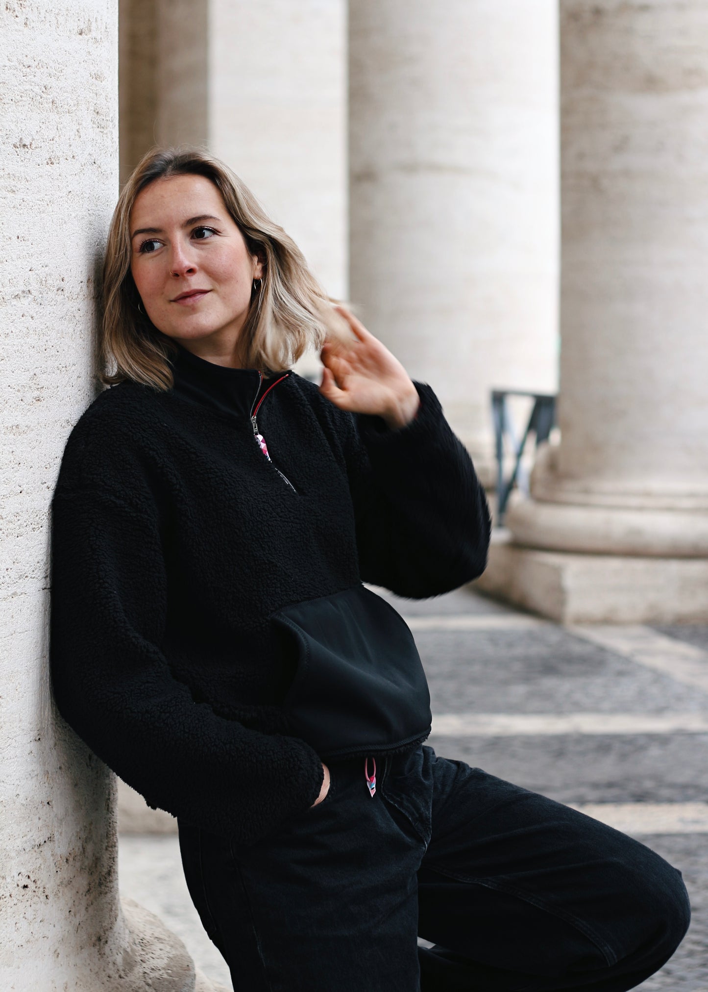 Sweat en Sherpa noir, vue de profil