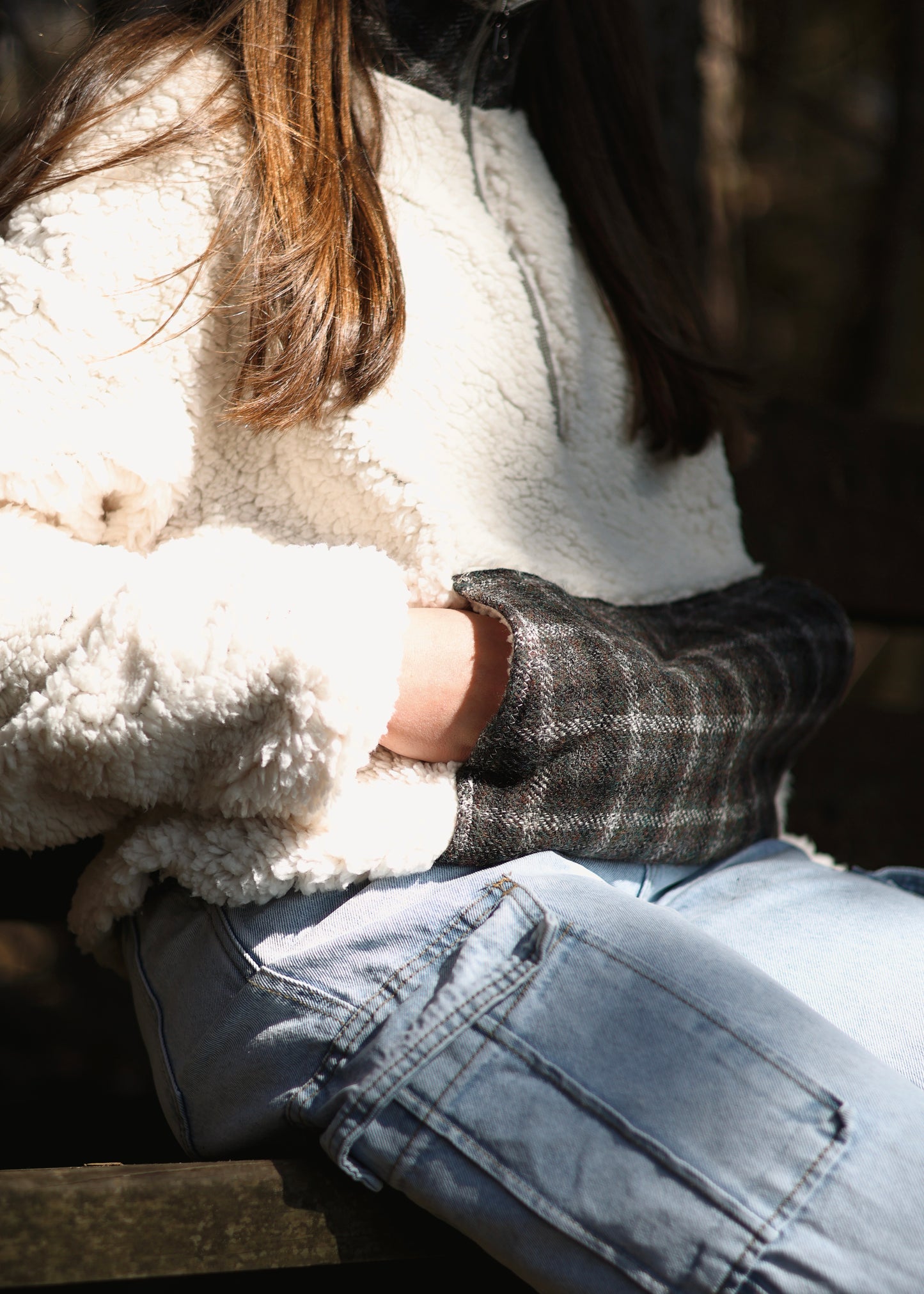 Veste en sherpa beige, zoom sur la poche