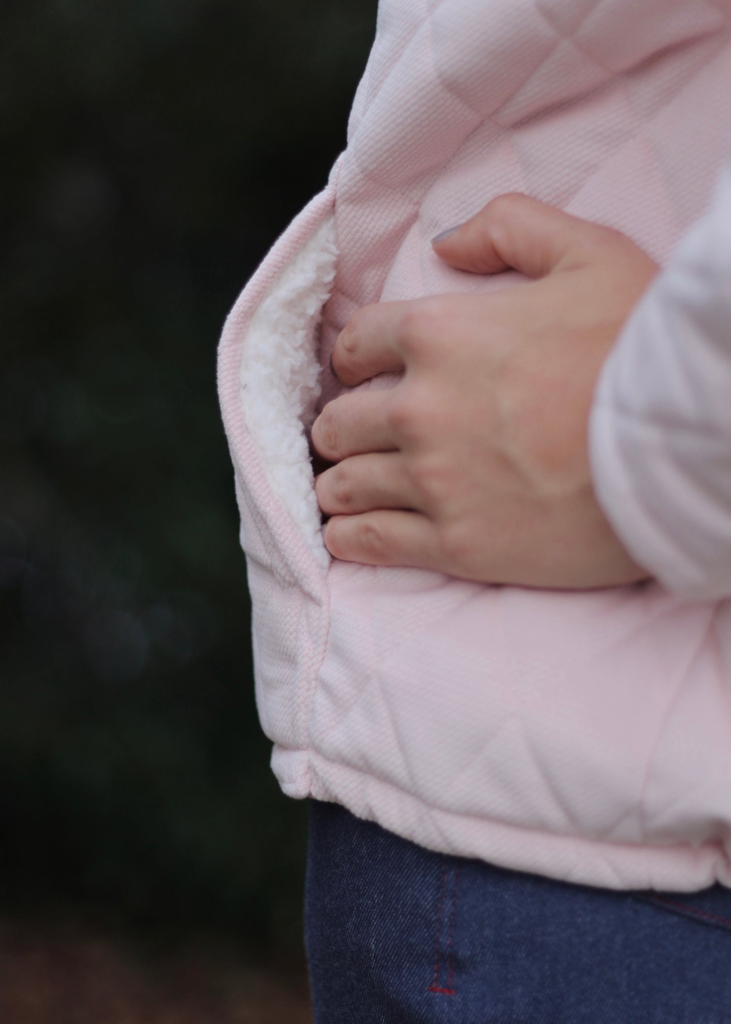 Veste sweat rose, zoom sur l'intérieur de la poche