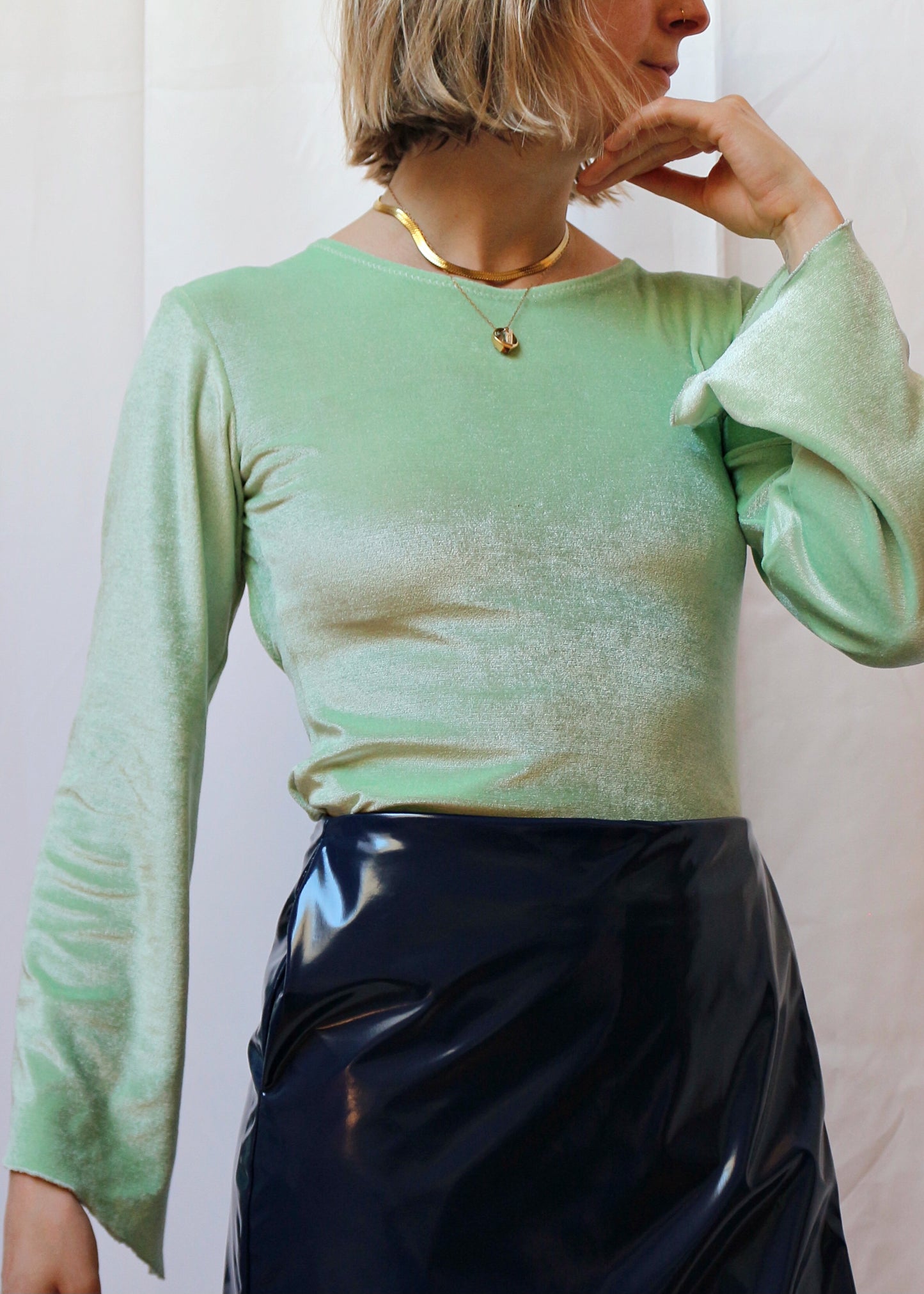 Haut Cara dos nu vert