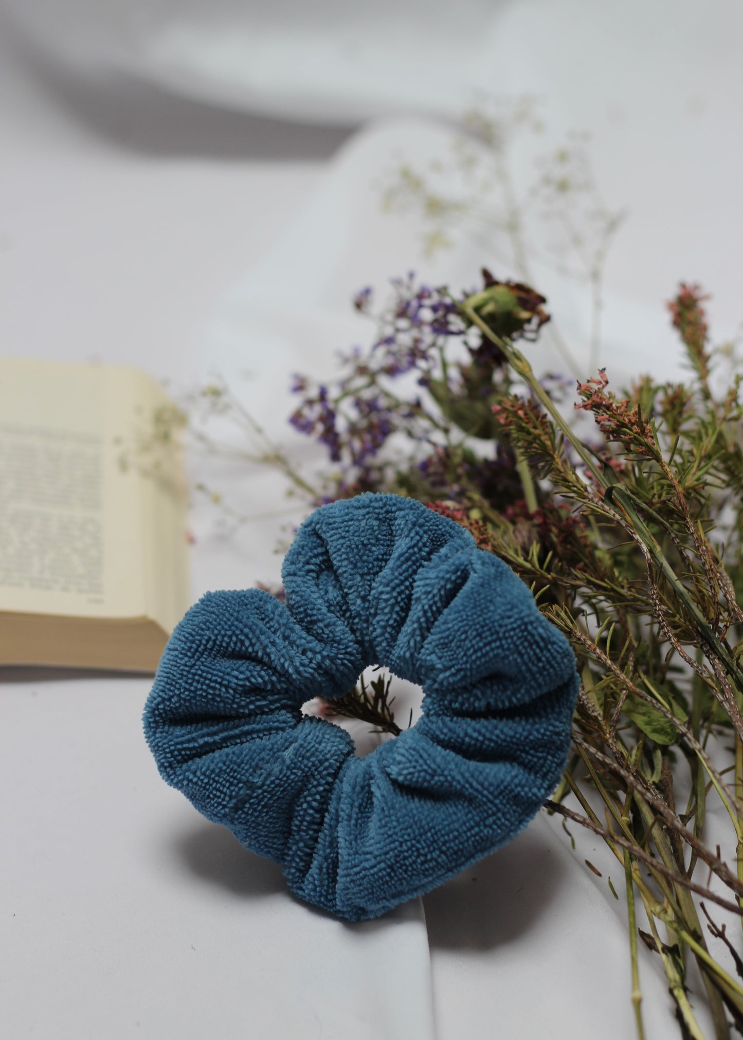 Chouchou scrunchie en éponge bambou bleu denim