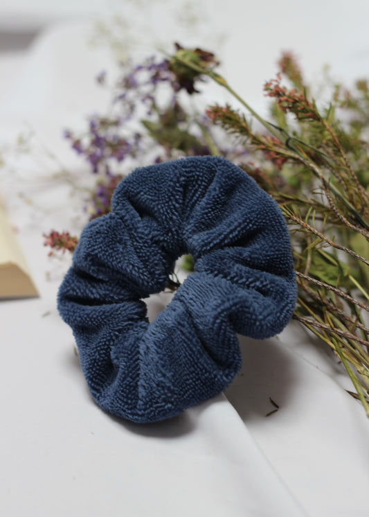 Chouchou scrunchie en éponge bambou bleu indigo