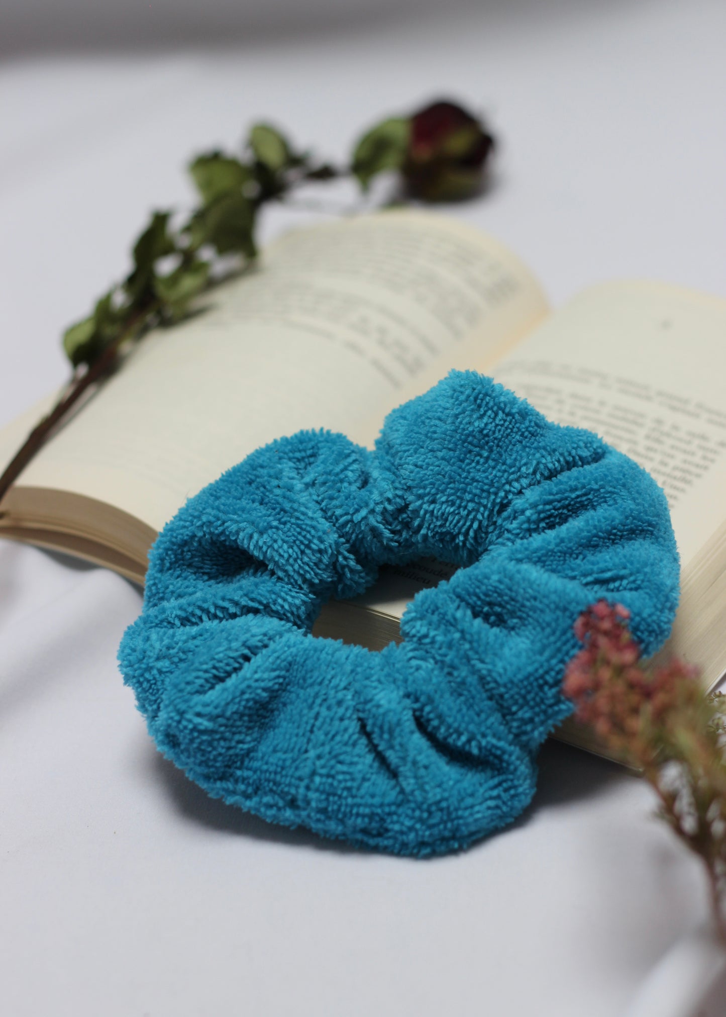 Chouchou scrunchie en éponge turquoise