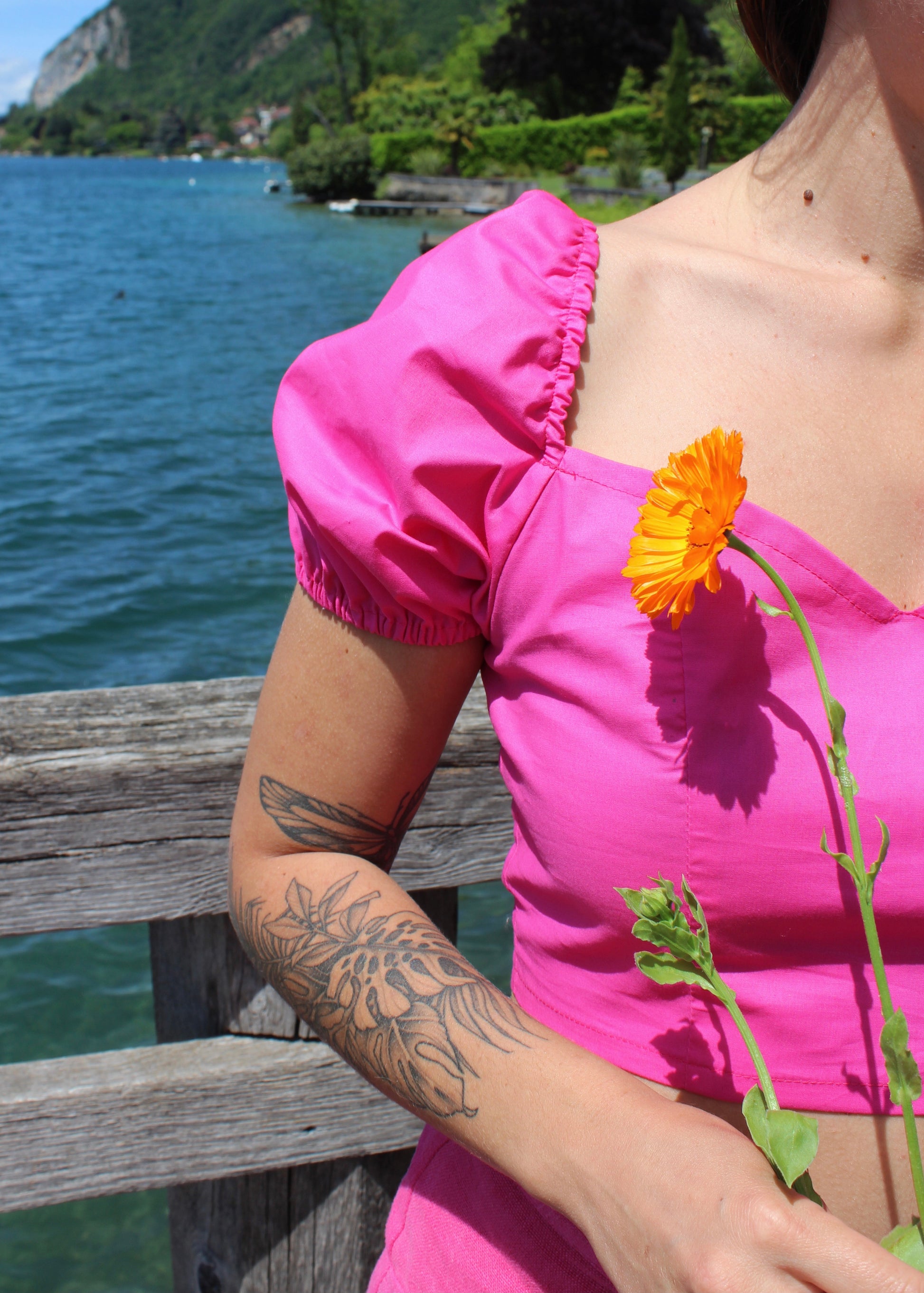Haut corset fuchsia, zoom sur la manche