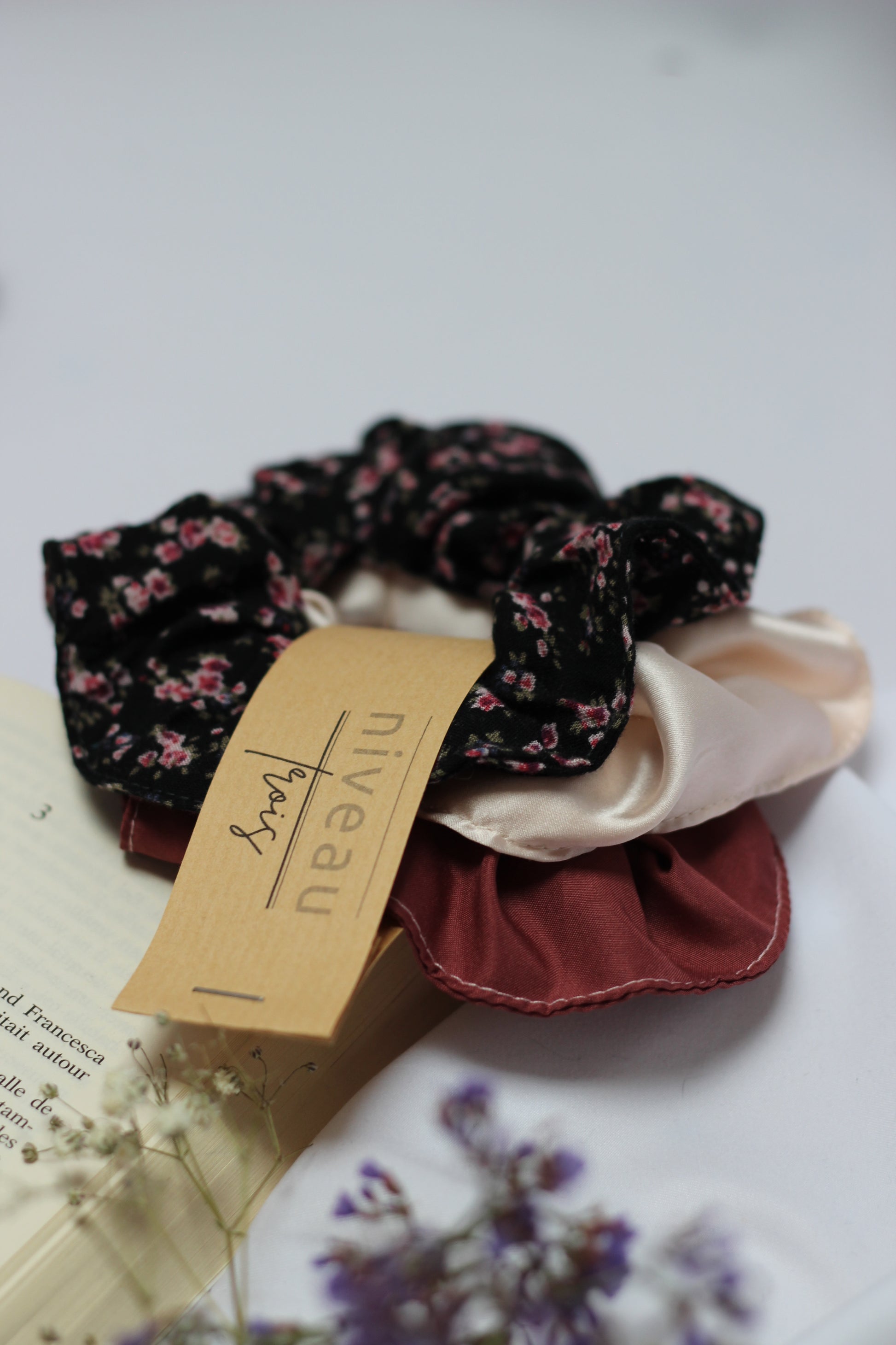 Lot 3 chouchous scrunchie framboise, à motifs et rose pâle