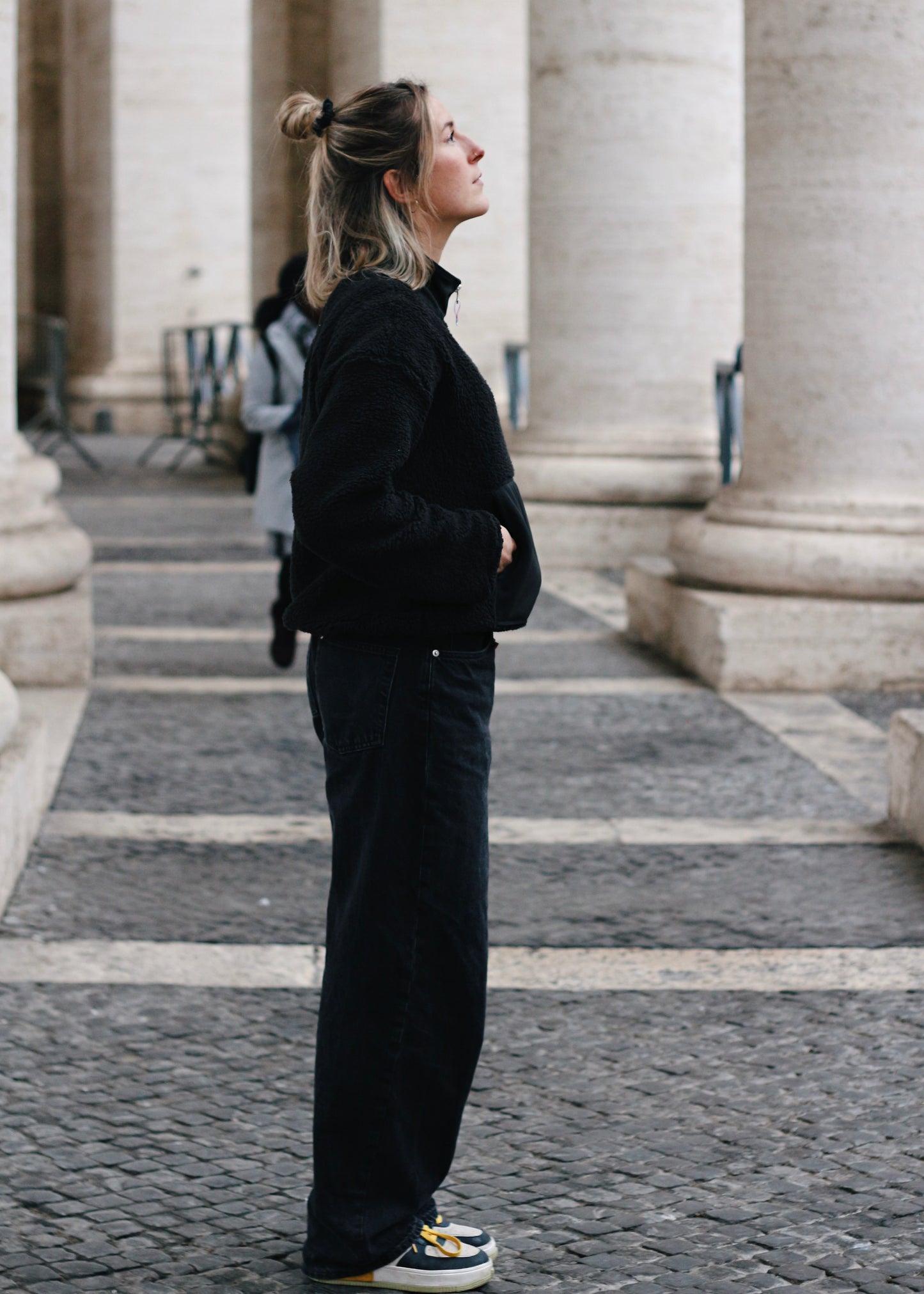 Sweat en Sherpa noir, vue de côté